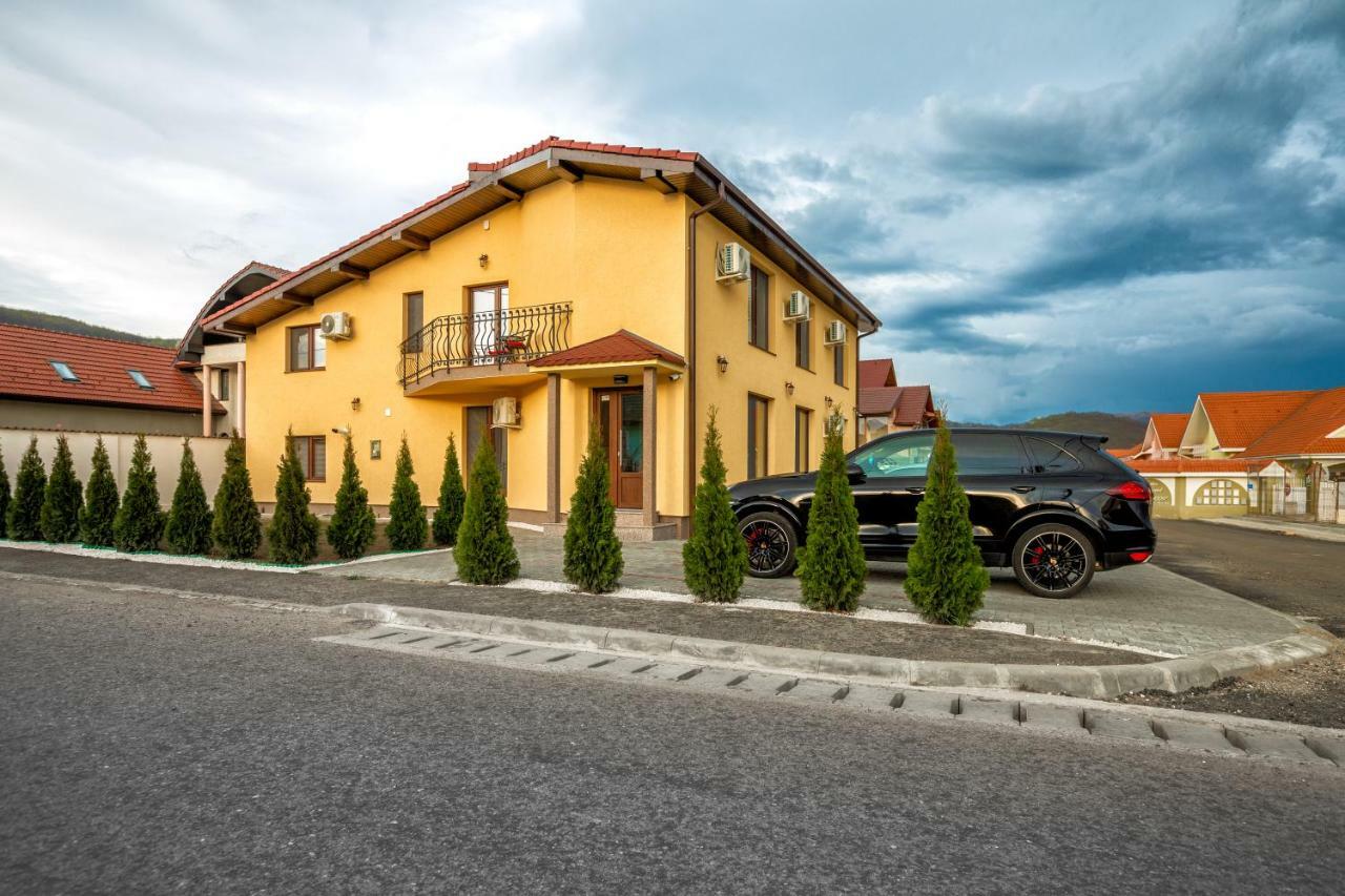 Casa Romeo & Julieta Hotel Hateg Bagian luar foto