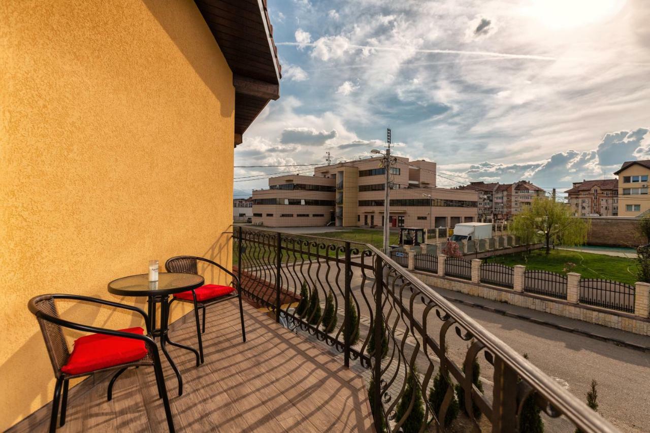 Casa Romeo & Julieta Hotel Hateg Bagian luar foto